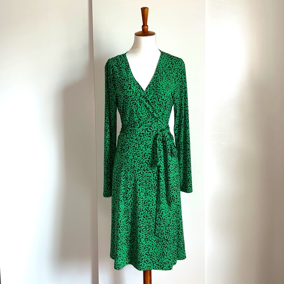 Banana Republic Dresses & Skirts - BANANA REPUBLIC green leopard print wrap dress